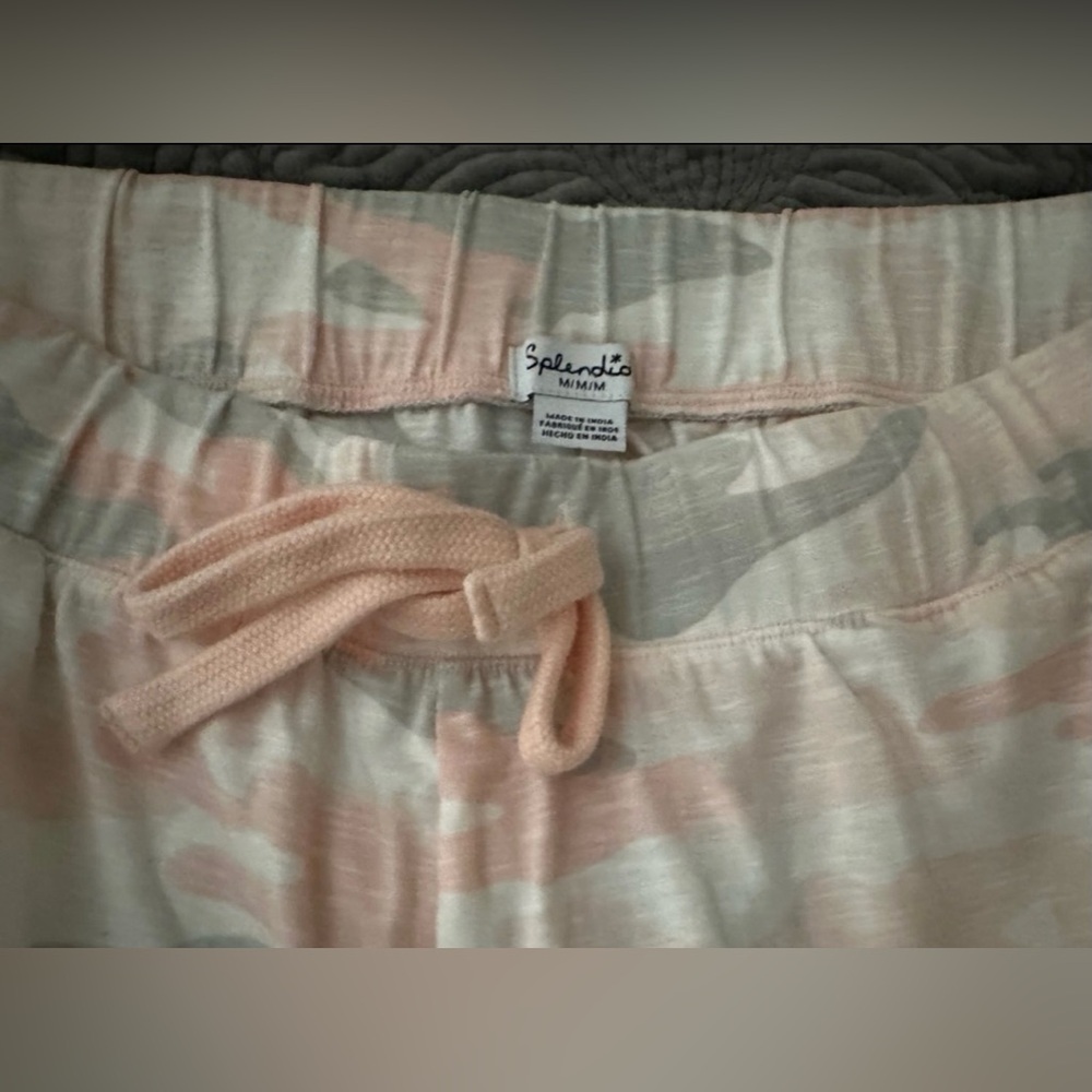 Splendid Peach & Gray Camoflauge PJ or Loungewear Set - Size Medium - Picture 9 of 12